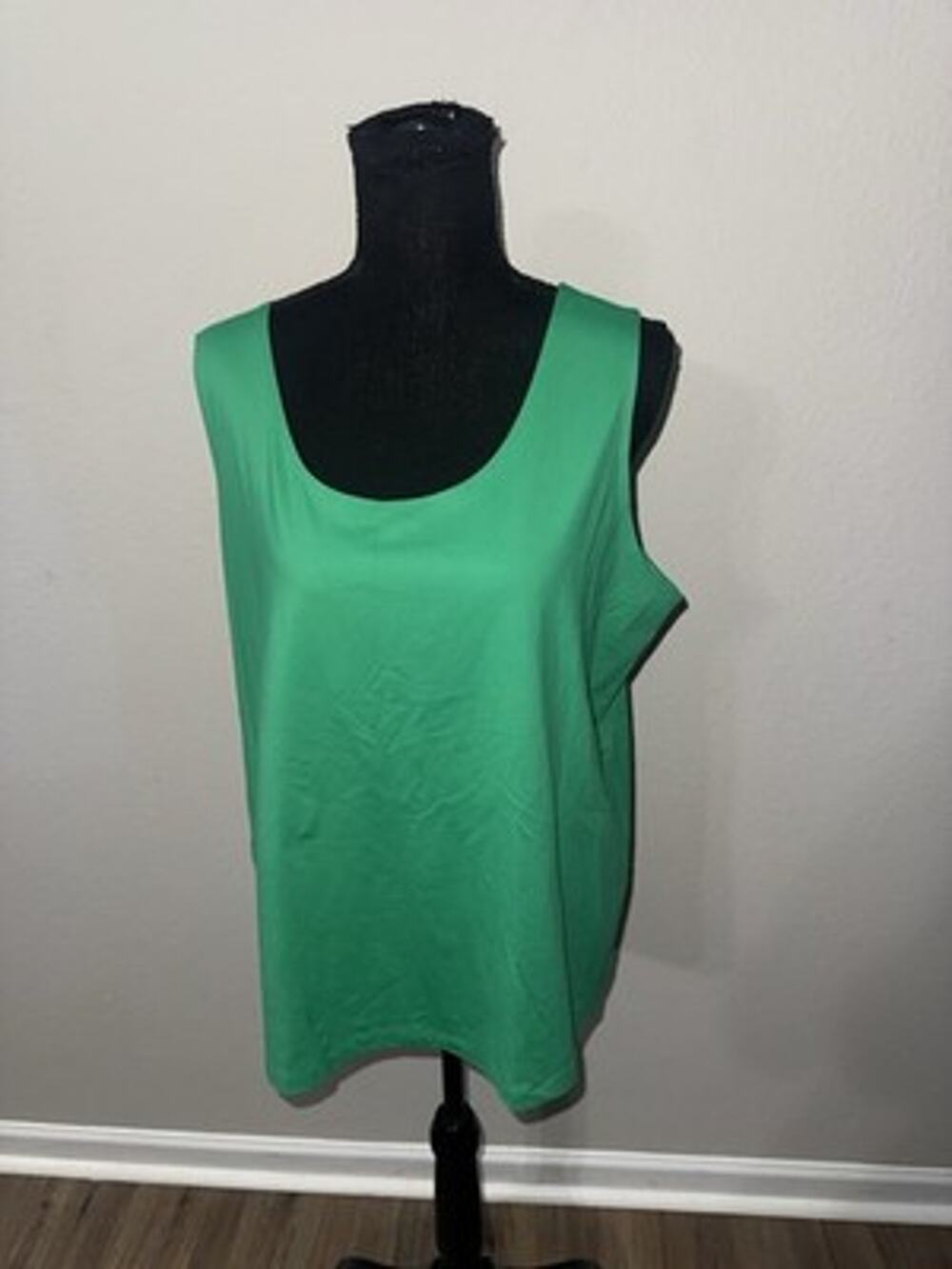 Chicos Green Tank Top Size 4 XXL 20 Scoop Neck Sleeveless Basic Stretch Layering